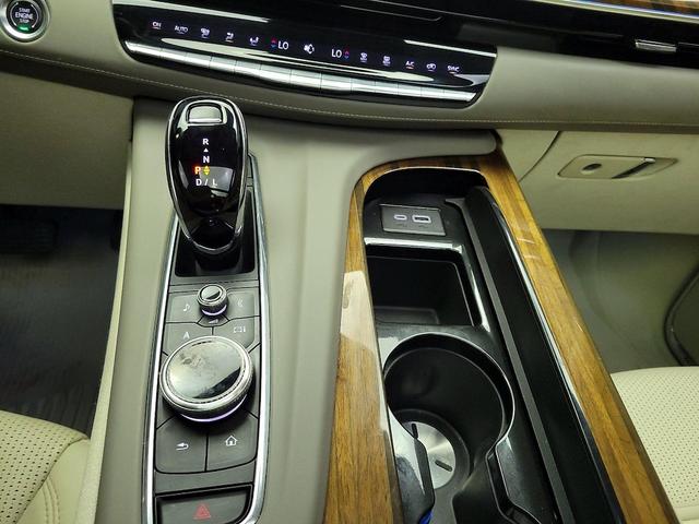 Photo of 2024 White Cadillac Escalade