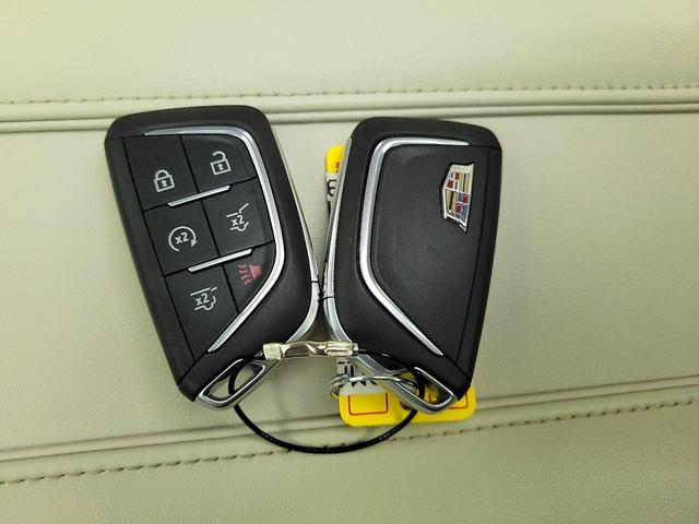 Photo of 2024 White Cadillac Escalade