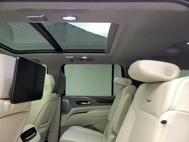 Photo of 2024 White Cadillac Escalade