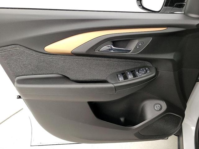 Photo of 2023 White Chevrolet Trailblazer
