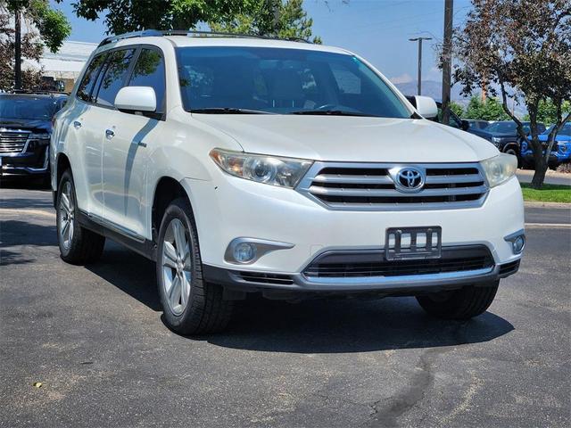 Photo of 2013 White Toyota Highlander