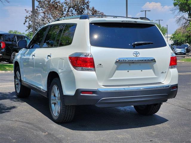 Photo of 2013 White Toyota Highlander