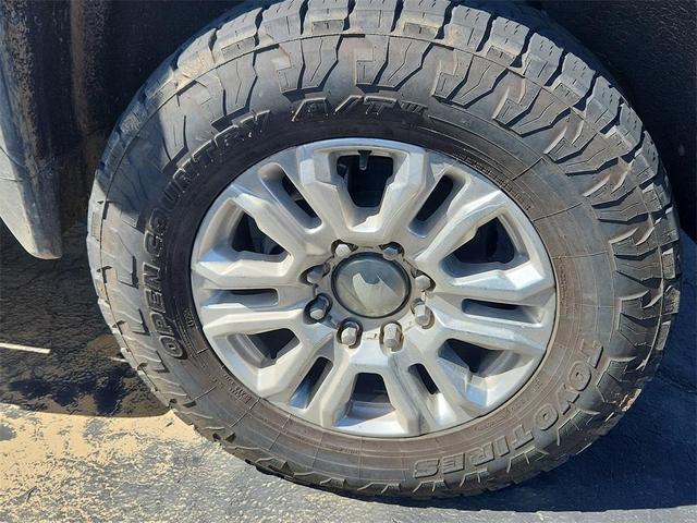 Photo of 2022 Summit White GMC Sierra 2500