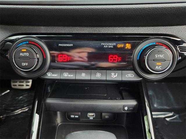 Photo of 2024 Snow White Pearl Kia Forte
