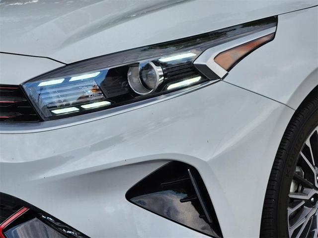 Photo of 2024 Snow White Pearl Kia Forte