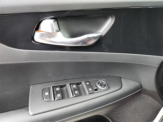 Photo of 2024 Snow White Pearl Kia Forte