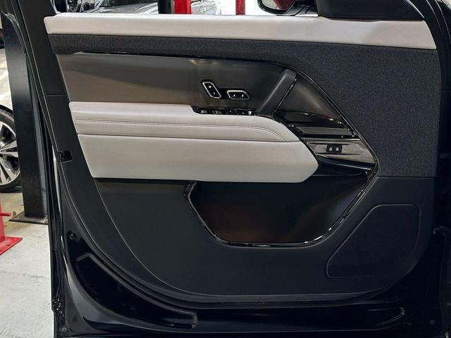 Photo of 2024 Santorini Black Metallic Land Rover Range Rover Sport