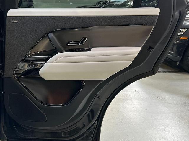 Photo of 2024 Santorini Black Metallic Land Rover Range Rover Sport