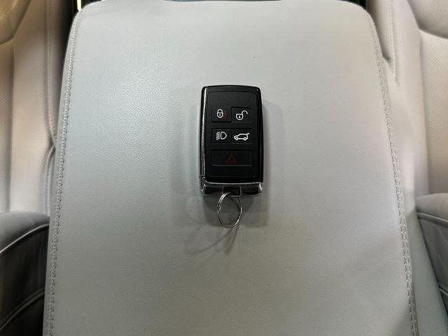 Photo of 2024 Santorini Black Metallic Land Rover Range Rover Sport
