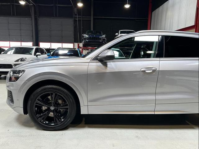 Photo of 2019 Florett Silver Metallic Audi Q8