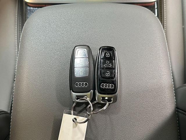 Photo of 2019 Florett Silver Metallic Audi Q8