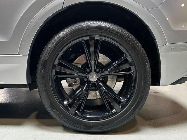 Photo of 2019 Florett Silver Metallic Audi Q8