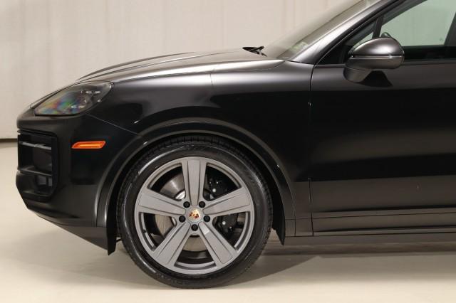 Photo of 2024 Chromite Black Metallic Porsche Cayenne