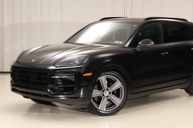 Photo of 2024 Chromite Black Metallic Porsche Cayenne