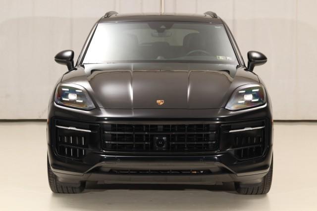 Photo of 2024 Chromite Black Metallic Porsche Cayenne