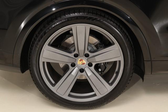 Photo of 2024 Chromite Black Metallic Porsche Cayenne