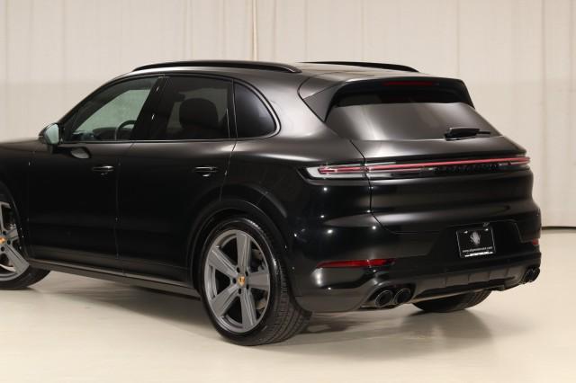 Photo of 2024 Chromite Black Metallic Porsche Cayenne