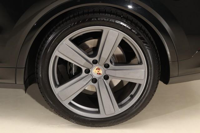 Photo of 2024 Chromite Black Metallic Porsche Cayenne