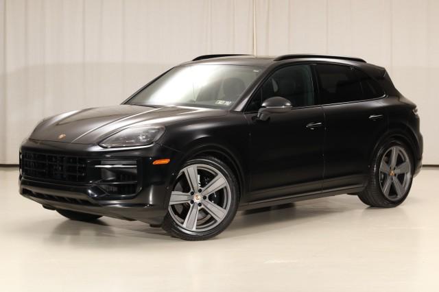 Photo of 2024 Chromite Black Metallic Porsche Cayenne
