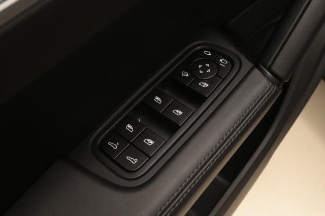 Photo of 2024 Chromite Black Metallic Porsche Cayenne