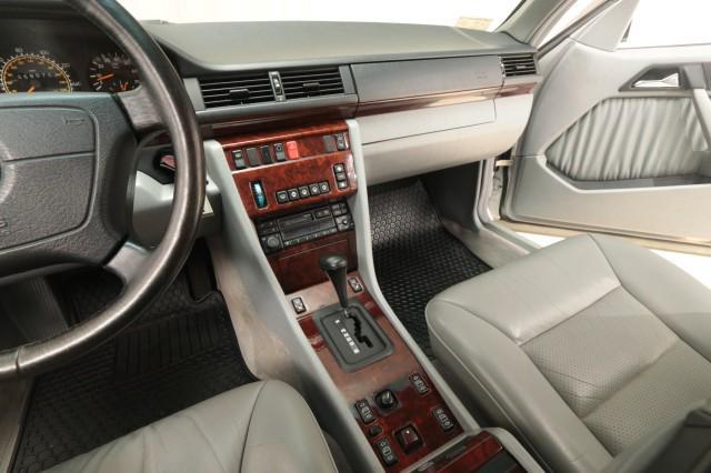 Photo of 1995 Polar White Mercedes-Benz E-Class