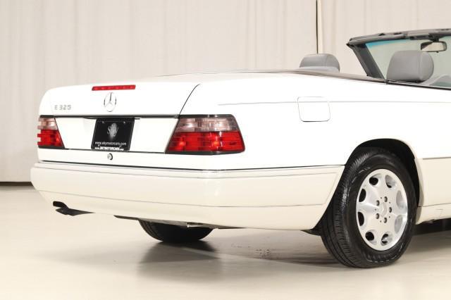 Photo of 1995 Polar White Mercedes-Benz E-Class