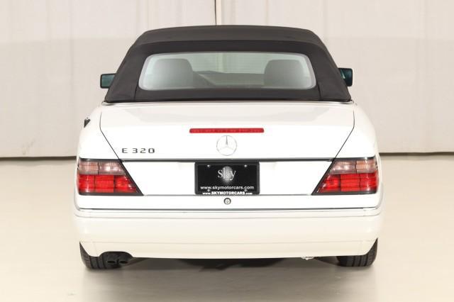 Photo of 1995 Polar White Mercedes-Benz E-Class