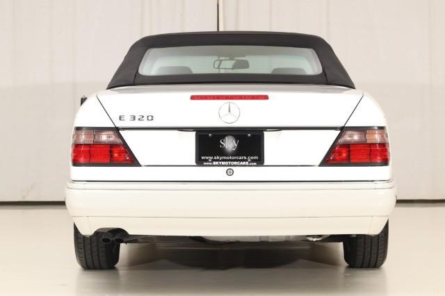 Photo of 1995 Polar White Mercedes-Benz E-Class