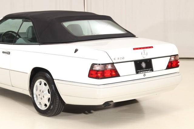 Photo of 1995 Polar White Mercedes-Benz E-Class
