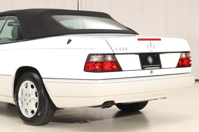 Photo of 1995 Polar White Mercedes-Benz E-Class