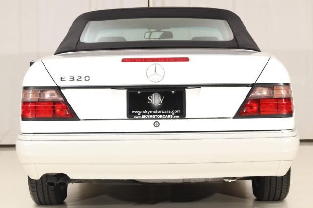 Photo of 1995 Polar White Mercedes-Benz E-Class