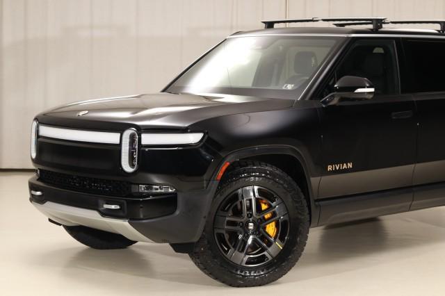 Photo of 2023 Midnight Rivian R1S