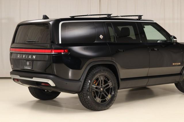 Photo of 2023 Midnight Rivian R1S