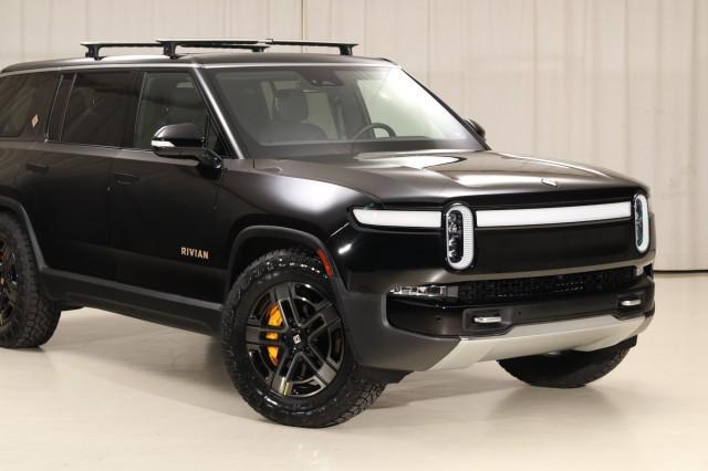 Photo of 2023 Midnight Rivian R1S