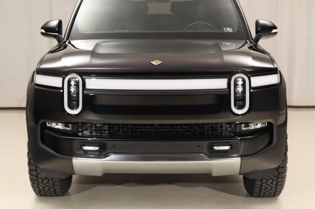 Photo of 2023 Midnight Rivian R1S