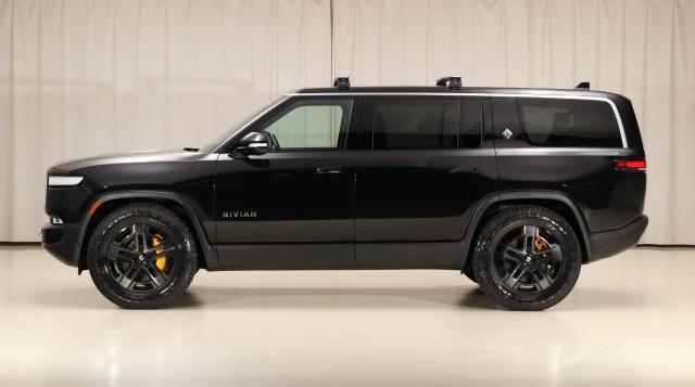 Photo of 2023 Midnight Rivian R1S