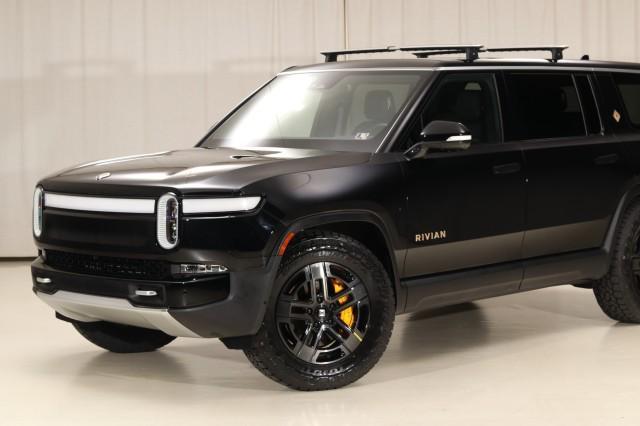 Photo of 2023 Midnight Rivian R1S