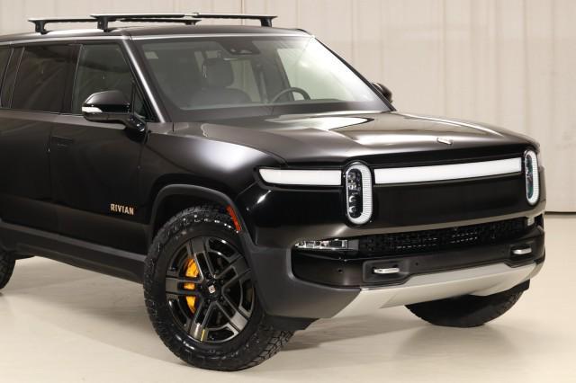 Photo of 2023 Midnight Rivian R1S
