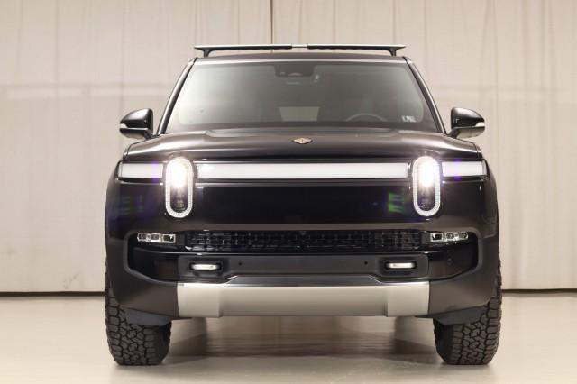 Photo of 2023 Midnight Rivian R1S