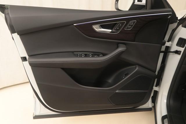 Photo of 2023 Glacier White Metallic Audi Q8
