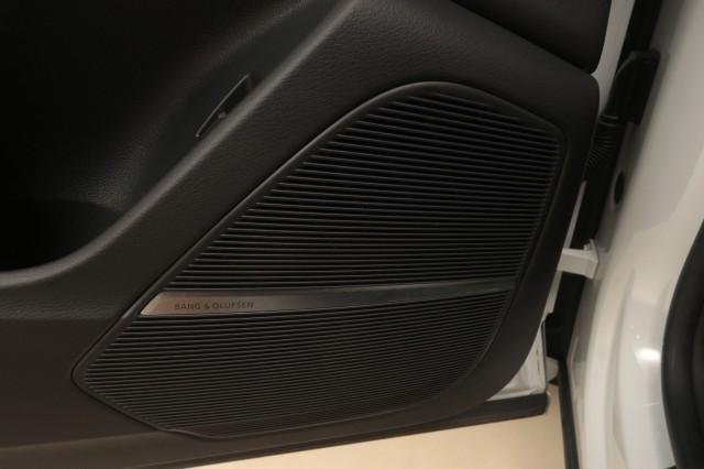 Photo of 2023 Glacier White Metallic Audi Q8