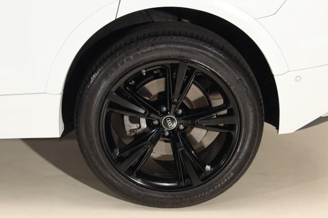 Photo of 2023 Glacier White Metallic Audi Q8