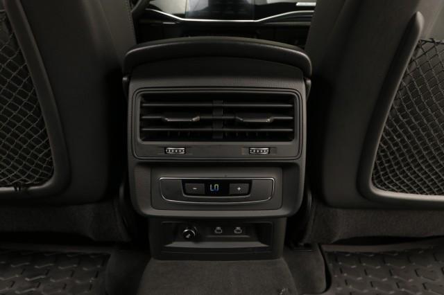 Photo of 2023 Waitomo Blue Metallic Audi Q8