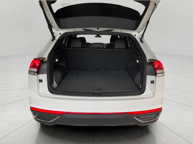 Photo of 2025 Pure White Volkswagen Atlas Cross Sport