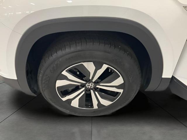 Photo of 2025 Pure White Volkswagen Atlas Cross Sport
