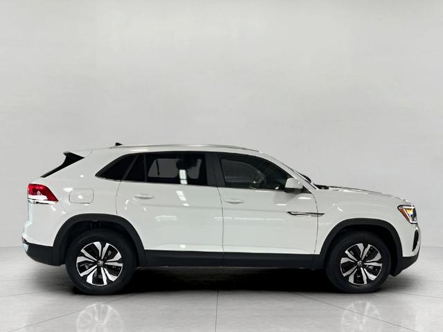 Photo of 2025 Pure White Volkswagen Atlas Cross Sport
