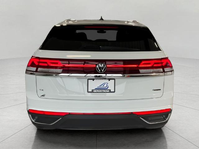 Photo of 2025 Pure White Volkswagen Atlas Cross Sport