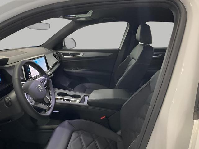Photo of 2025 Pure White Volkswagen Atlas Cross Sport