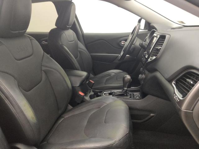 Photo of 2019 Velvet Red Pearlcoat Jeep Cherokee
