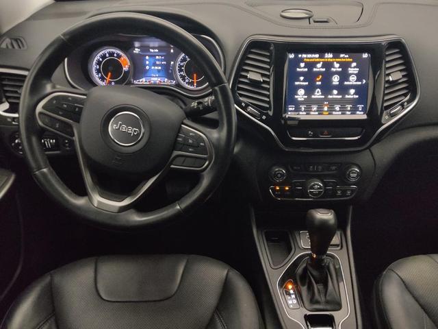Photo of 2019 Velvet Red Pearlcoat Jeep Cherokee